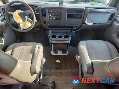 Zdjęcie 8 z 13 samochodu: 2004 GMC SAVANA G1500 VIN:1GKFH15T941108794 - miniatura