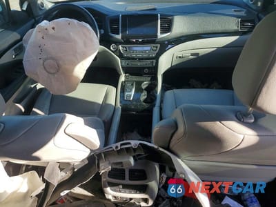 Zdjęcie 8 z 12 samochodu: 2017 HONDA PILOT TOURING VIN:5FNYF5H95HB025393 - miniatura