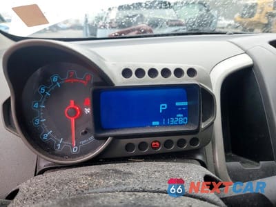 Zdjęcie 9 z 11 samochodu: 2015 CHEVROLET SONIC LT VIN:1G1JC6SB8F4141552 - miniatura