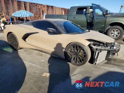 Czwarte zdjęcie samochodu z boku: 2021 CHEVROLET CORVETTE STINGRAY 3LT VIN:1G1YC2D4XM5123986 - miniatura