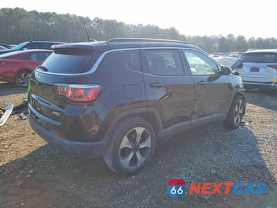 Trzecie zdjęcie samochodu z tyłu: 2018 JEEP COMPASS LATITUDE VIN:3C4NJCBB3JT186768 - miniatura