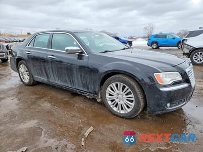 Czwarte zdjęcie samochodu z boku: 2013 CHRYSLER 300C VIN:2C3CCAKG3DH551887 - miniatura
