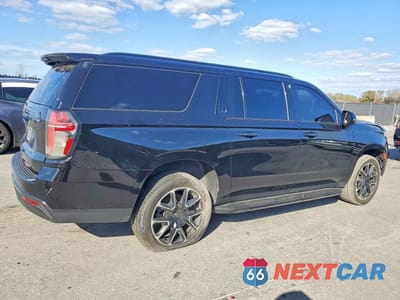Trzecie zdjęcie samochodu z tyłu: 2022 CHEVROLET SUBURBAN RST 5.3 V8 VIN:1GNSCEKD3NR361035 - miniatura