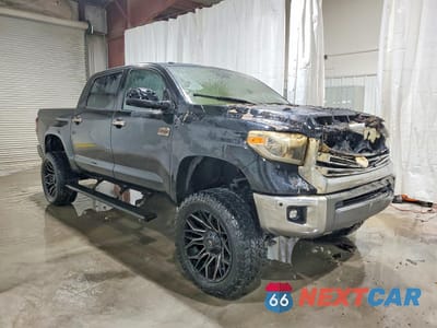 Czwarte zdjęcie samochodu z boku: 2018 TOYOTA TUNDRA 1794 EDITION VIN:5TFAY5F13JX704695 - miniatura