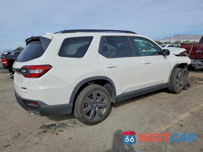 Trzecie zdjęcie samochodu z tyłu: 2025 HONDA PILOT SPORT VIN:5FNYG2H30SB016146 - miniatura