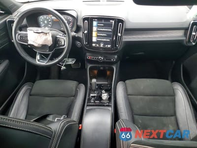 Zdjęcie 8 z 14 samochodu: 2022 VOLVO XC40 T5 R-DESIGN VIN:YV4162UMXN2791495 - miniatura