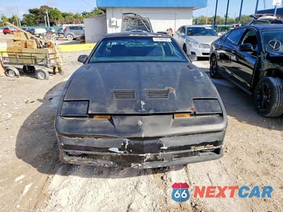 Piąte zdjęcie samochodu w środku: 1985 PONTIAC FIREBIRD TRANS AM VIN:1G2FW87H8FL651696 - miniatura