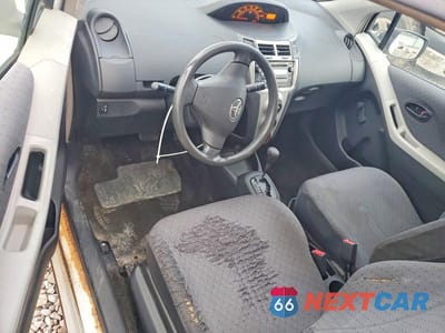 Zdjęcie 8 z 12 samochodu: 2009 TOYOTA YARIS BASE VIN:JTDJT903395258524 - miniatura