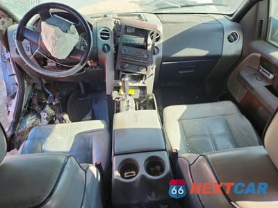 Zdjęcie 8 z 13 samochodu: 2006 LINCOLN TOWNHOUSE MARK LT VIN:5LTPW18536FJ13057 - miniatura