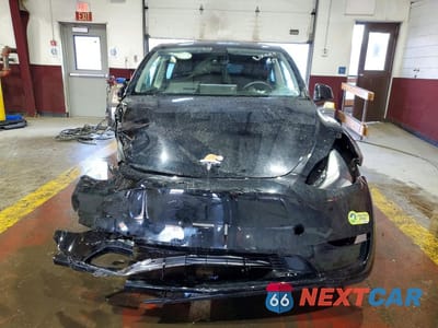 Piąte zdjęcie samochodu w środku: 2023 TESLA MODEL Y VIN:7SAYGDEF5PF699577 - miniatura