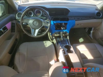 Zdjęcie 8 z 13 samochodu: 2012 MERCEDES-BENZ C 250 VIN:WDDGF4HB4CR239681 - miniatura