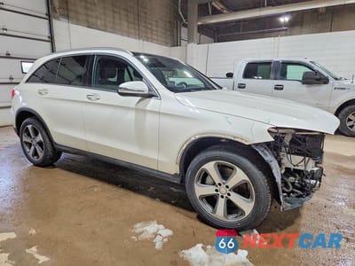 Czwarte zdjęcie samochodu z boku: 2016 MERCEDES-BENZ GLC 300 4MATIC VIN:WDC0G4KB2GF077634 - miniatura