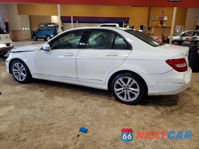Drugie zdjęcie samochodu z przodu: 2013 MERCEDES-BENZ C 300 4MATIC VIN:WDDGF8AB9DA817324 - miniatura