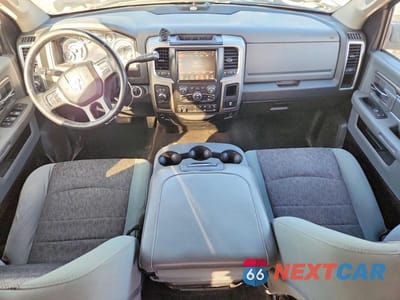 Zdjęcie 8 z 11 samochodu: 2017 RAM 2500 SLT VIN:3C6UR5DLXHG580932 - miniatura