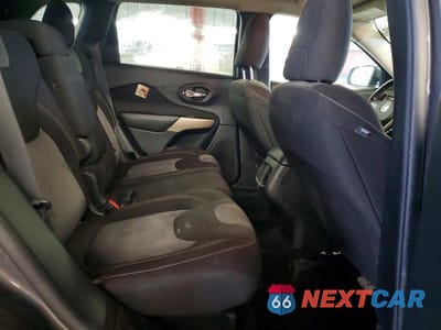Zdjęcie 10 z 11 samochodu: 2018 JEEP CHEROKEE LATITUDE VIN:1C4PJLCB8JD543066 - miniatura