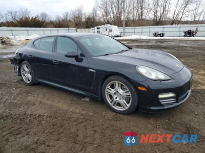 Czwarte zdjęcie samochodu z boku: 2013 PORSCHE PANAMERA 2 VIN:WP0AA2A73DL013788 - miniatura