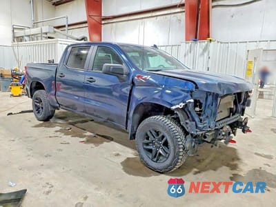 Czwarte zdjęcie samochodu z boku: 2020 CHEVROLET SILVERADO K1500 TRAIL BOSS CUSTOM VIN:3GCPYCEF9LG202034 - miniatura