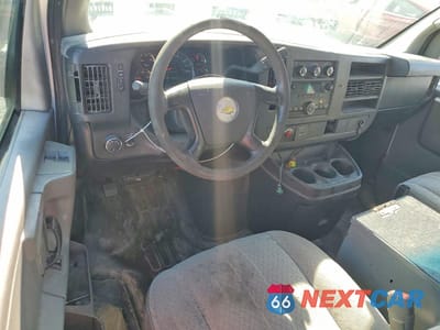 Zdjęcie 8 z 14 samochodu: 2010 CHEVROLET EXPRESS 2500 CARGO DELIVERY VAN VIN:1GCZGFBA2A1175373 - miniatura