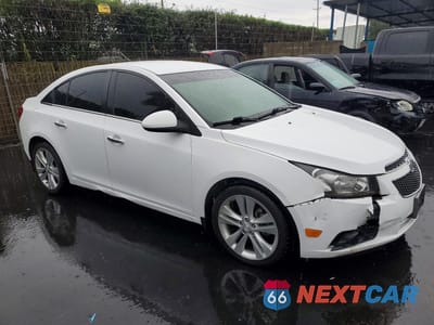 Czwarte zdjęcie samochodu z boku: 2014 CHEVROLET CRUZE LTZ VIN:1G1PG5SB6E7260609 - miniatura