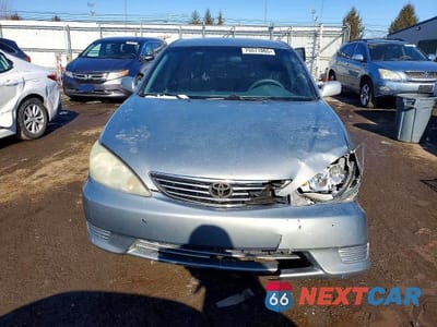 Piąte zdjęcie samochodu w środku: 2005 TOYOTA CAMRY LE VIN:4T1BE32K75U546011 - miniatura