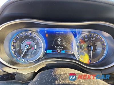 Zdjęcie 9 z 12 samochodu: 2023 CHRYSLER 300 TOURING L VIN:2C3CCADG9PH609308 - miniatura