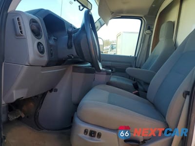 Zdjęcie 7 z 13 samochodu: 2017 FORD E350 SUPER DUTY BOX TRUCK VIN:1FDWE3F65HDC67210 - miniatura
