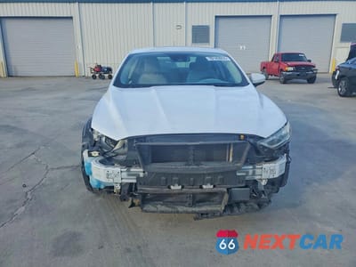Piąte zdjęcie samochodu w środku: 2019 FORD FUSION S VIN:3FA6P0G75KR127022 - miniatura