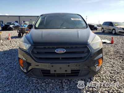 Piąte zdjęcie samochodu w środku: 2018 FORD ESCAPE S VIN:1FMCU0F71JUA49185 - miniatura