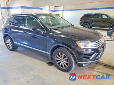 Czwarte zdjęcie samochodu z boku: 2016 VOLKSWAGEN TOUAREG SPORT VIN:WVGEF9BP3GD012239 - miniatura