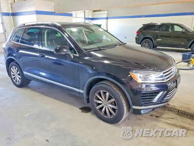 Czwarte zdjęcie samochodu z boku: 2016 VOLKSWAGEN TOUAREG SPORT VIN:WVGEF9BP3GD012239 - miniatura