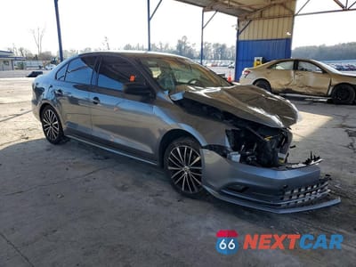 Czwarte zdjęcie samochodu z boku: 2016 VOLKSWAGEN JETTA SPORT VIN:3VWD17AJ3GM399263 - miniatura