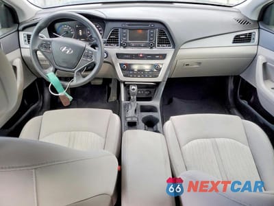 Zdjęcie 8 z 11 samochodu: 2016 HYUNDAI SONATA HYBRID SE VIN:KMHE24L12GA019970 - miniatura