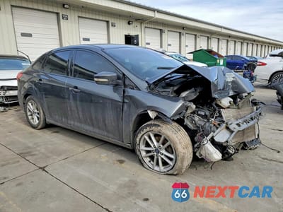 Czwarte zdjęcie samochodu z boku: 2016 FORD FOCUS SE VIN:1FADP3F2XGL359166 - miniatura
