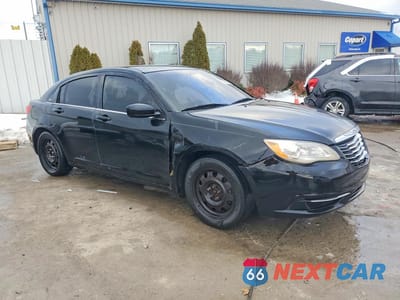 Czwarte zdjęcie samochodu z boku: 2012 CHRYSLER 200 LX VIN:1C3CCBAB3CN319016 - miniatura
