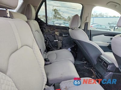 Zdjęcie 11 z 13 samochodu: 2023 HONDA PILOT LX VIN:5FNYG1H24PB024937 - miniatura