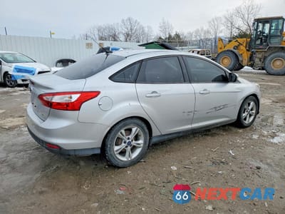 Trzecie zdjęcie samochodu z tyłu: 2014 FORD FOCUS SE VIN:1FADP3F20EL412003 - miniatura