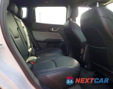 Zdjęcie 11 z 12 samochodu: 2024 JEEP COMPASS LATITUDE LUX VIN:3C4NJDFN1RT577729 - miniatura