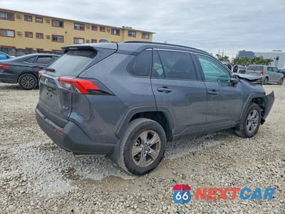 Trzecie zdjęcie samochodu z tyłu: 2025 TOYOTA RAV4 XLE VIN:2T3W1RFV1SW406057 - miniatura
