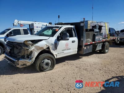2020 FORD F550 SUPER DUTY FLATBED TRUCK 1FDUF5GT7LED25096 - główne zdjęcie licytacji z USA - miniatura