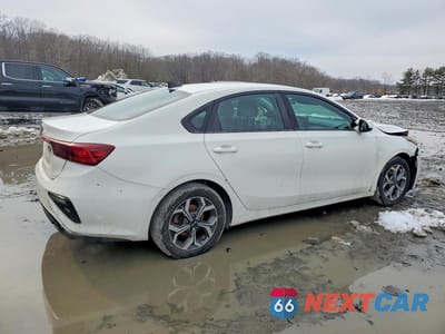Trzecie zdjęcie samochodu z tyłu: 2019 KIA FORTE FE VIN:3KPF24AD7KE099391 - miniatura