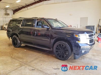 Czwarte zdjęcie samochodu z boku: 2016 CHEVROLET SUBURBAN K1500 LT VIN:1GNSKHKC0GR389342 - miniatura