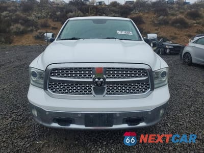 Piąte zdjęcie samochodu w środku: 2016 RAM 1500 LARAMIE VIN:1C6RR7VM7GS296514 - miniatura