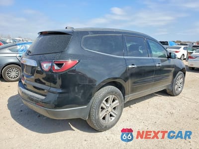 Trzecie zdjęcie samochodu z tyłu: 2017 CHEVROLET TRAVERSE LT VIN:1GNKRHKD6HJ280615 - miniatura