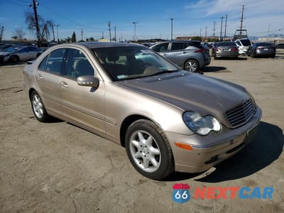Czwarte zdjęcie samochodu z boku: 2003 MERCEDES-BENZ C 320 VIN:WDBRF64J93F298415 - miniatura