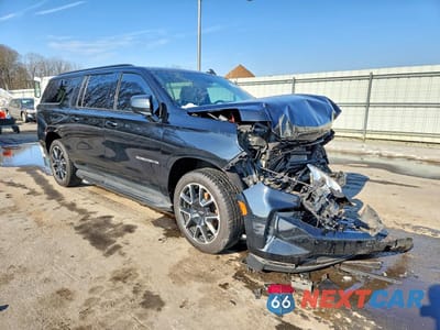 Czwarte zdjęcie samochodu z boku: 2021 CHEVROLET SUBURBAN K1500 LT VIN:1GNSKCKD6MR256558 - miniatura