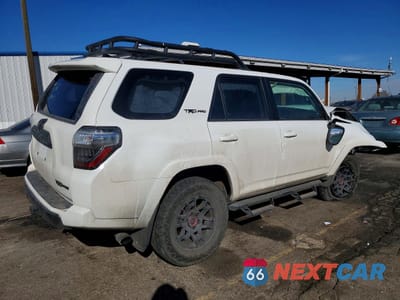 Trzecie zdjęcie samochodu z tyłu: 2023 TOYOTA 4RUNNER SE VIN:JTELU5JR0P6155095 - miniatura