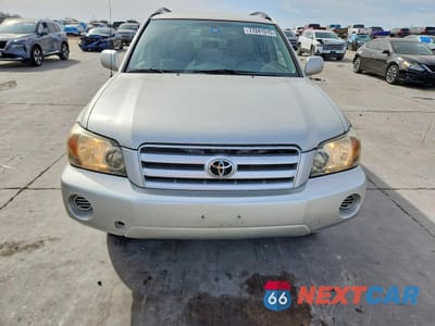 Piąte zdjęcie samochodu w środku: 2004 TOYOTA HIGHLANDER BASE VIN:JTEDD21A540094239 - miniatura