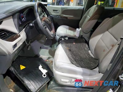 Zdjęcie 7 z 12 samochodu: 2019 TOYOTA SIENNA XLE PREMIUM 7-PASSENGER VIN:5TDDZ3DC4KS211473 - miniatura