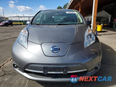 Piąte zdjęcie samochodu w środku: 2017 NISSAN LEAF S VIN:1N4BZ0CP3HC307363 - miniatura