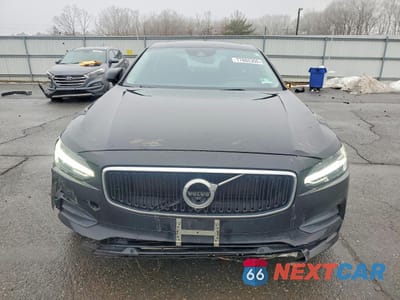 Piąte zdjęcie samochodu w środku: 2018 VOLVO S90 T6 MOMENTUM VIN:LVY992MK4JP024517 - miniatura